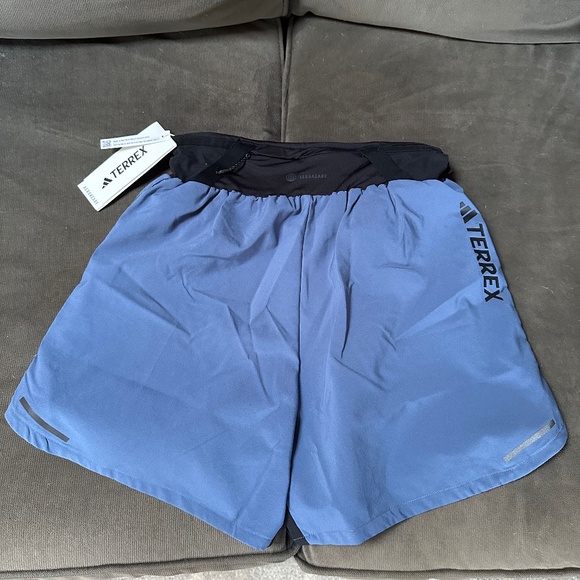ADIDAS TERREX AGRAVIC TRAIL RUNNING 5 inch SHORTS WOMENS SIZE SMALL - Picture 2 of 4